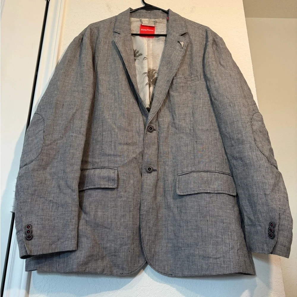 Tommy Bahama •in excellent